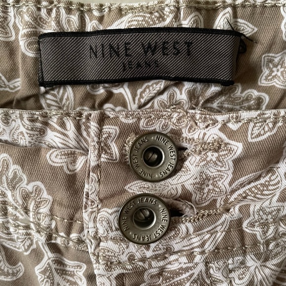 Nine West Pattern Crops - Picture 4 of 6
